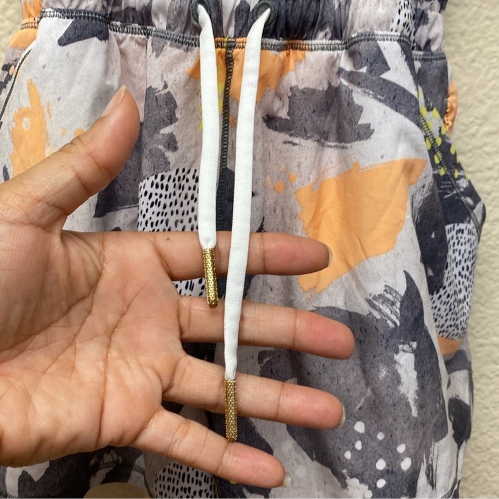 LULULEMON “Be Free Runsie” in Mini Art Pop Romper in White Multi Size 6 - Picture 8 of 15